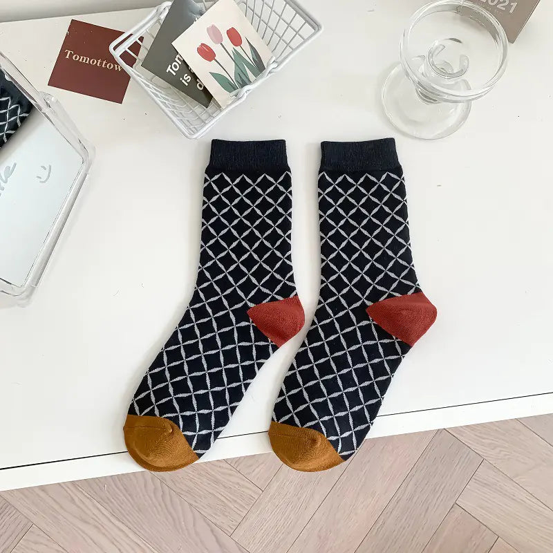 Fashionable Plaid Flower Tube Cotton Socks