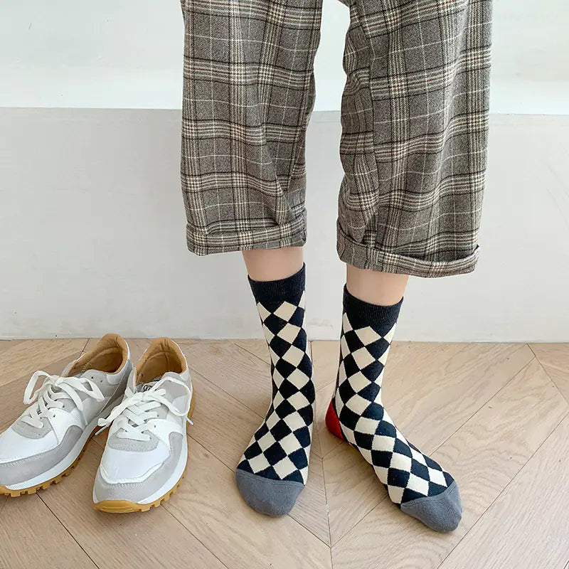Fashionable Plaid Flower Tube Cotton Socks